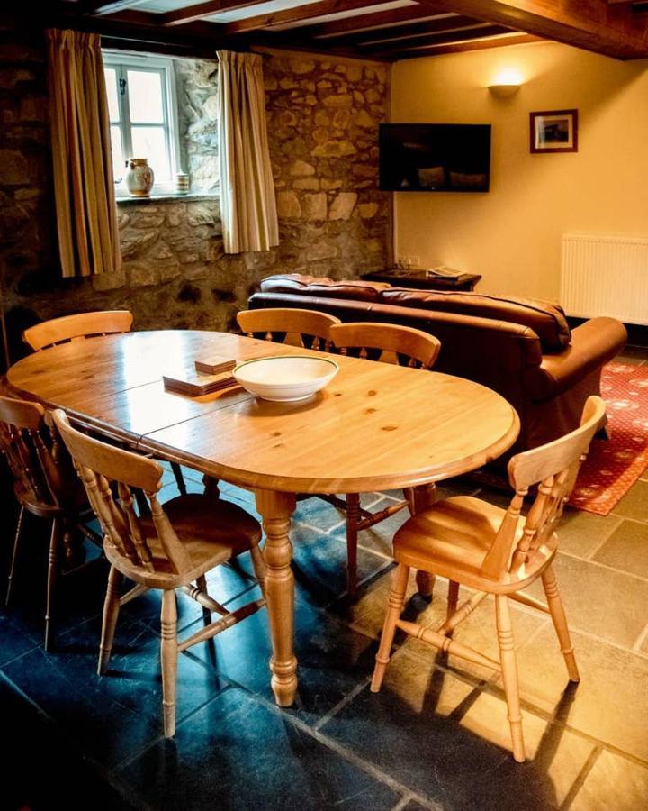 מלון Pontfaen Gellifawr Woodland Retreat מראה חיצוני תמונה