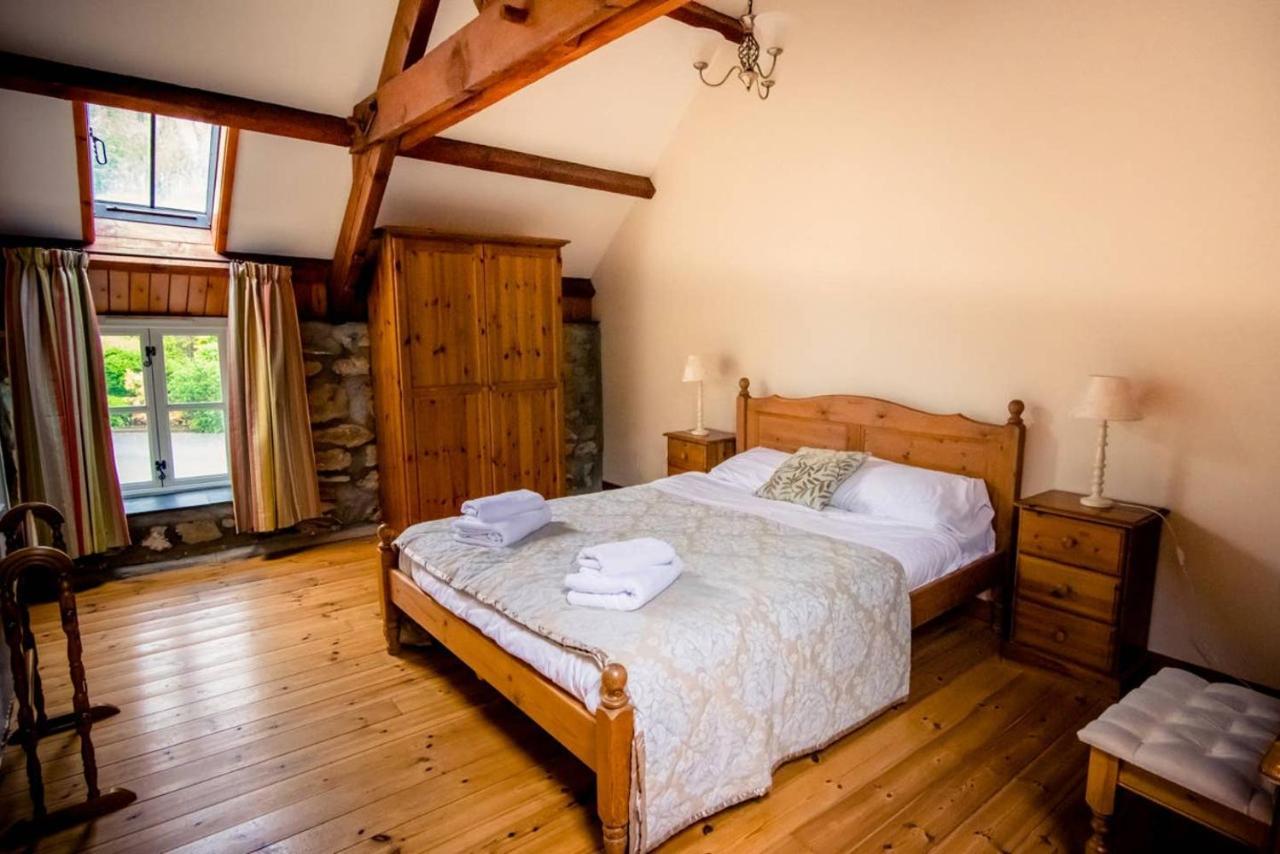 מלון Pontfaen Gellifawr Woodland Retreat מראה חיצוני תמונה